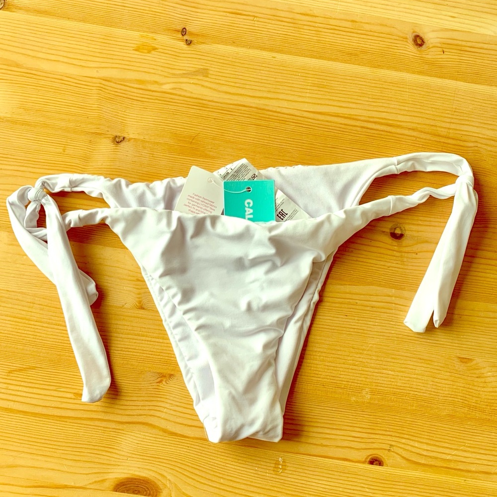 Calzedonia White Bikini Bittoms. Never worn!